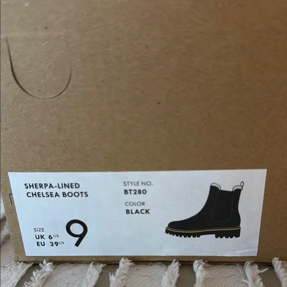 Women's JCrew Sherpa lined Chelsea Boots - Picture 2 of 5